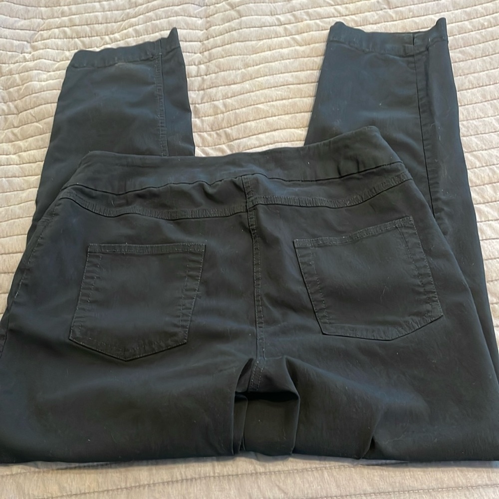 Like new navy blue ankle pull on pants